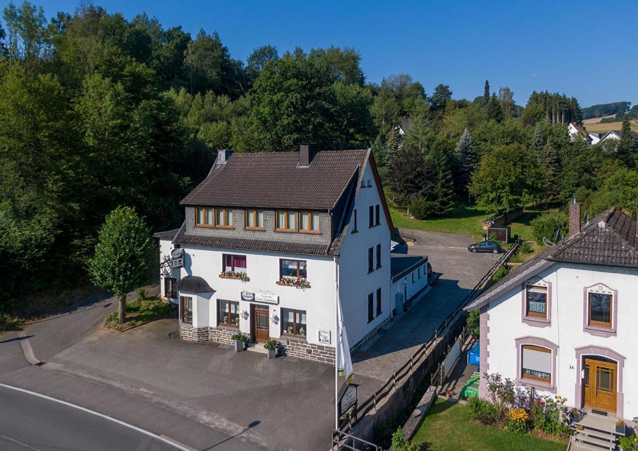 Zum Lindenbaum Hotel Finnentrop Exterior photo